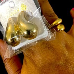 BUNDLE Tic Toc viral earrings and matching ring set